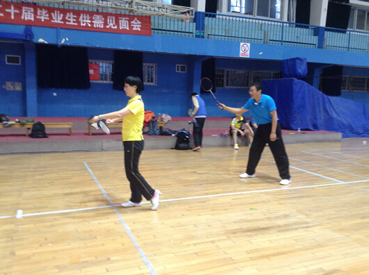 beat365师生羽毛球友谊赛顺利举行