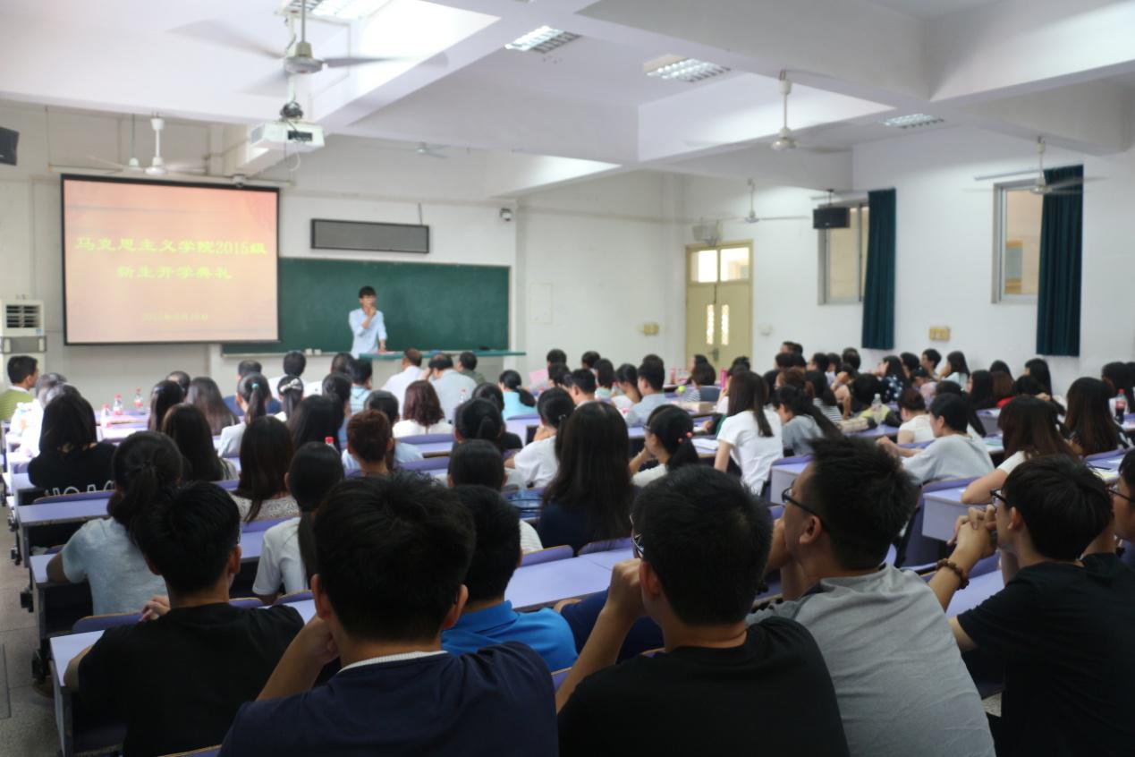 beat365举行2015级新生开学典礼