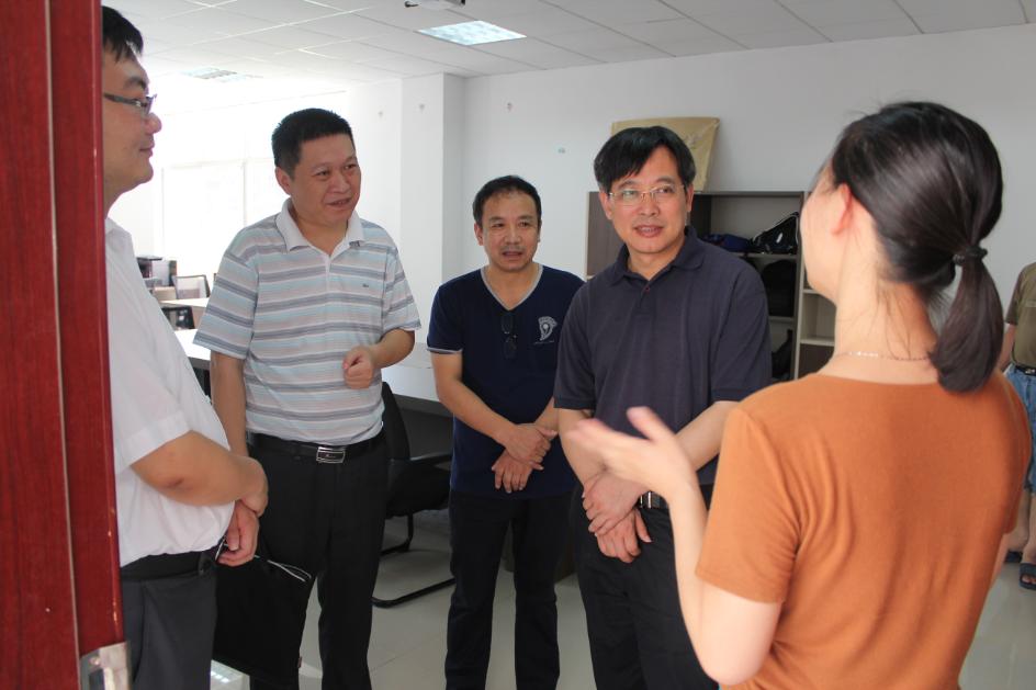 省人社厅副厅长董长麒调研beat365学生实习实训工作