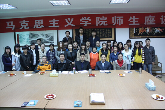 beat365英国官方网站师生座谈会顺利举行