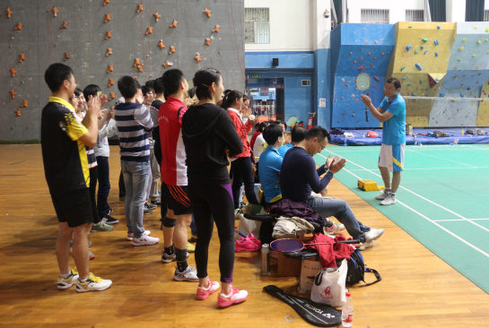 beat365院直党支部与“结对”学生党支部羽毛球友谊赛顺利举行