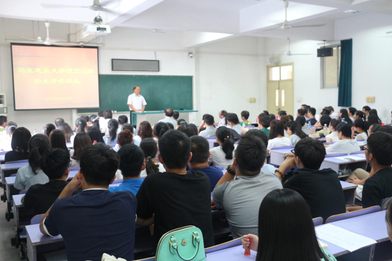 beat365举行2015级新生开学典礼