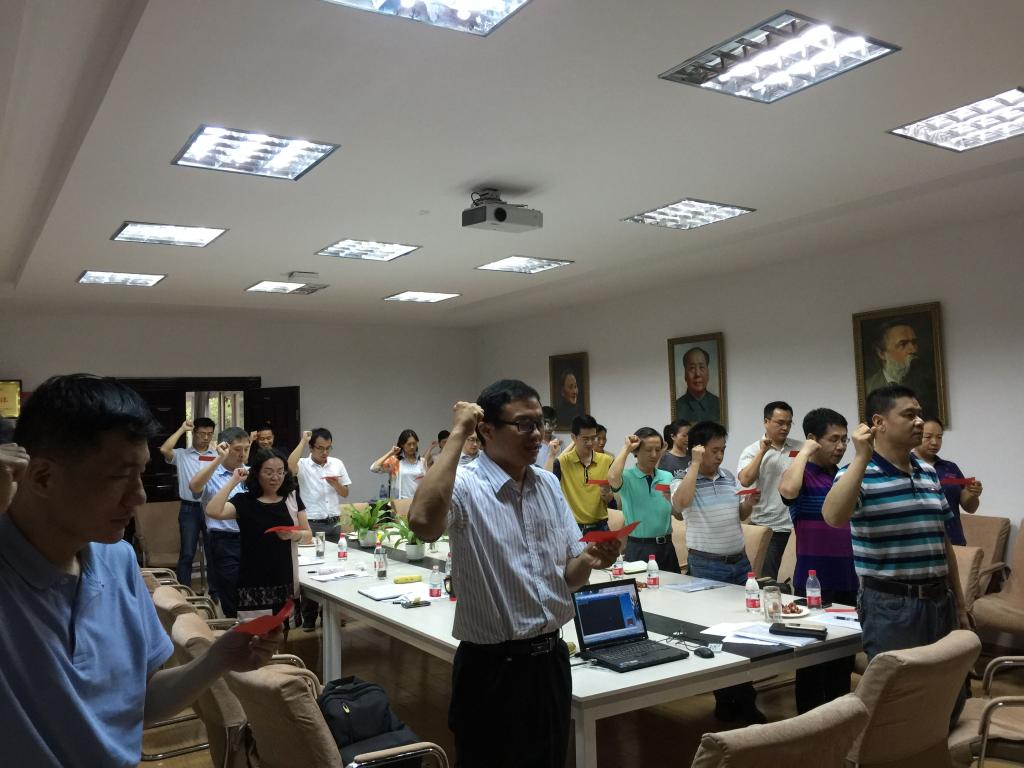 【两学一做】beat365英国官方网站全体教职工党员重温入党誓词 【两学一做】beat365英国官方网站全体教职工党员重温入党誓词