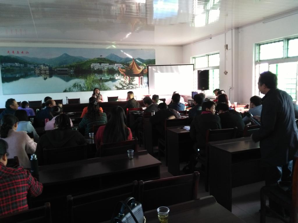 beat365“理论热点面对面”专家组赴乌云山村进行心理帮扶